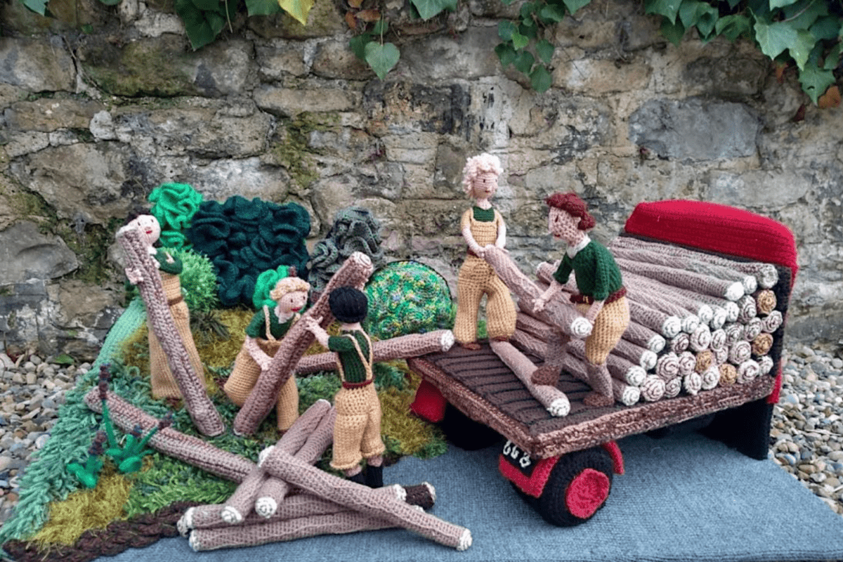 knitted scene of people during wartime.