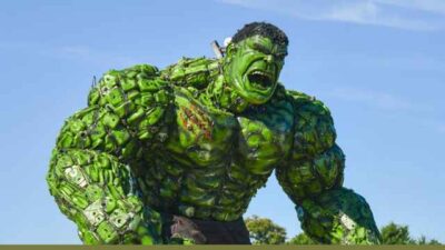An Metal Sculpture of Hulk